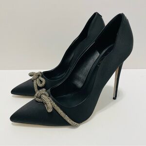 Sam Edelman Deela Pointed Toe Heel Black with Silver Accents Size 9